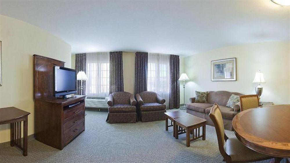 Staybridge - Airport By Ihg 3*