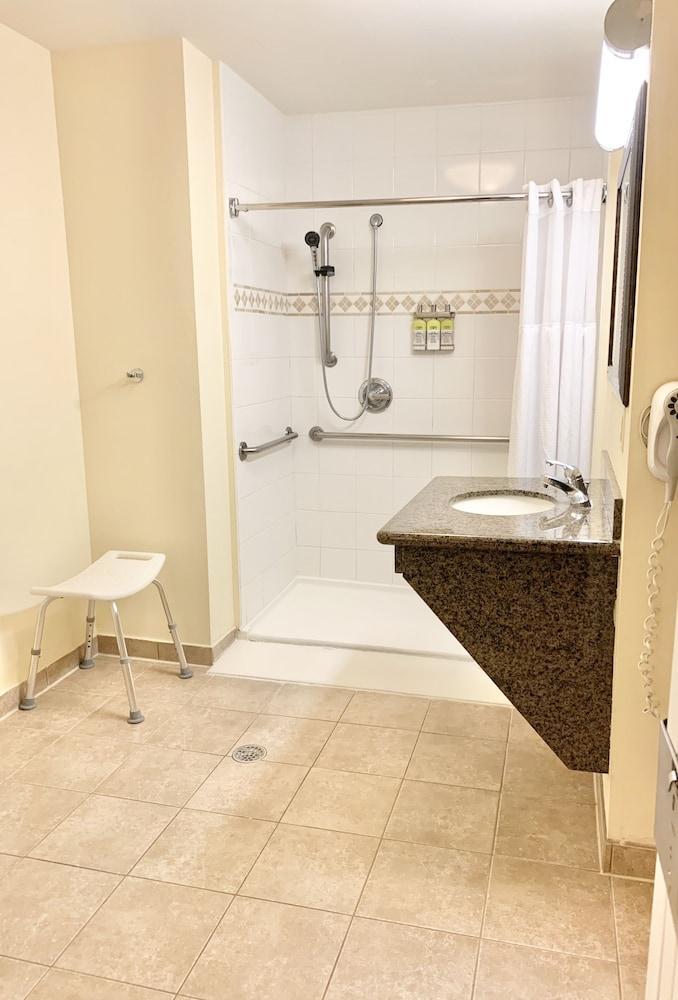 Hotel Staybridge - Airport By Ihg 3*
