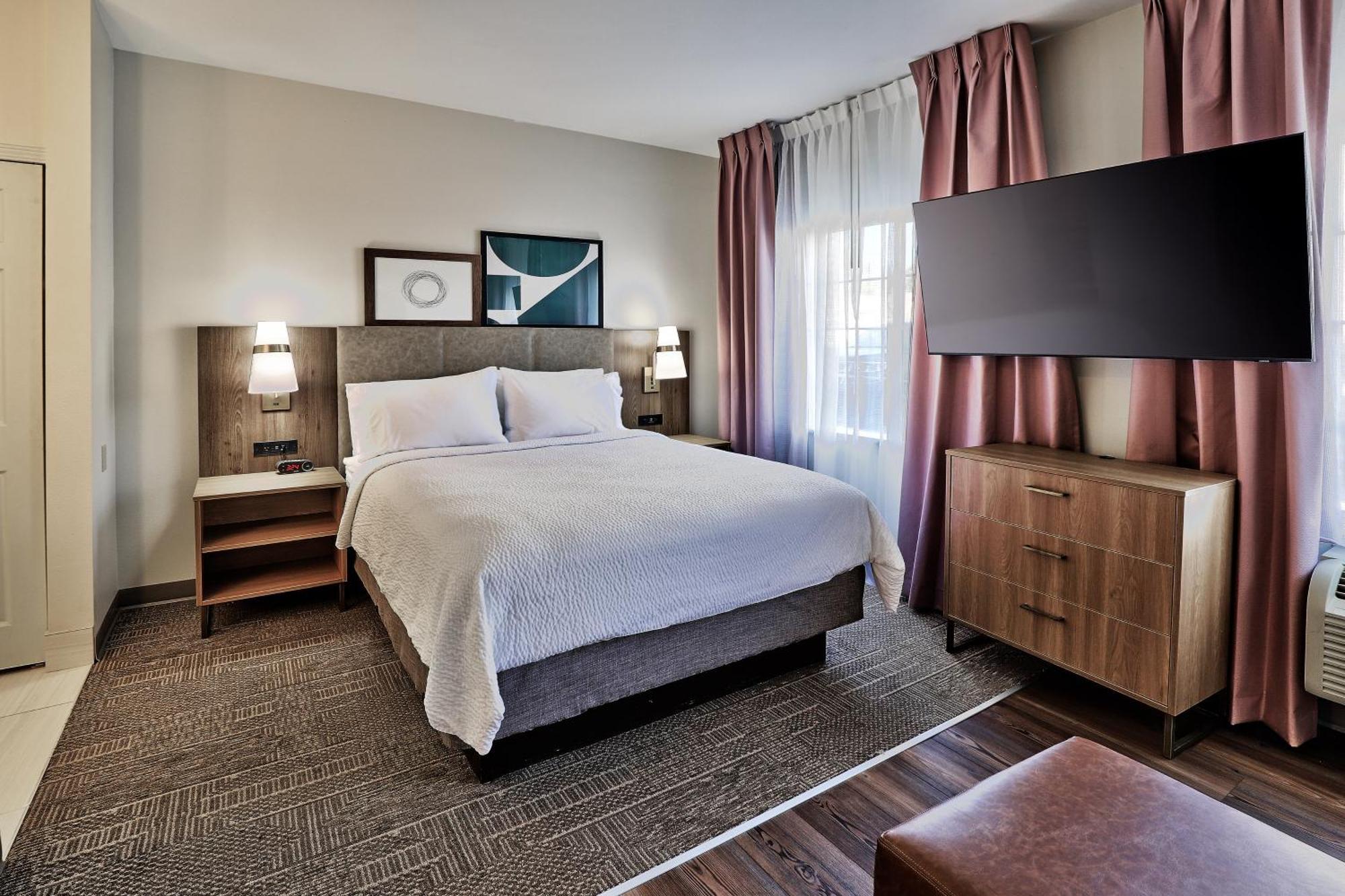 Staybridge - Airport By Ihg 3*