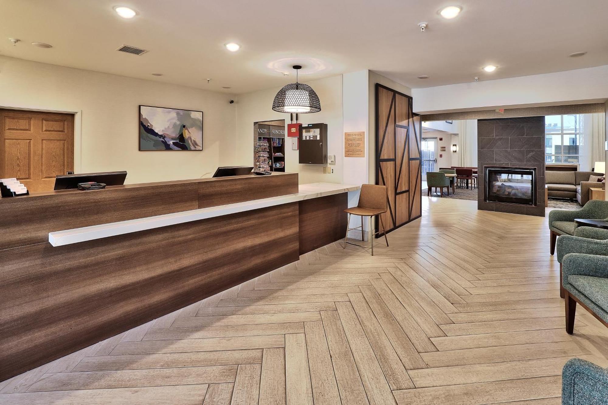 Staybridge - Airport By Ihg 3*