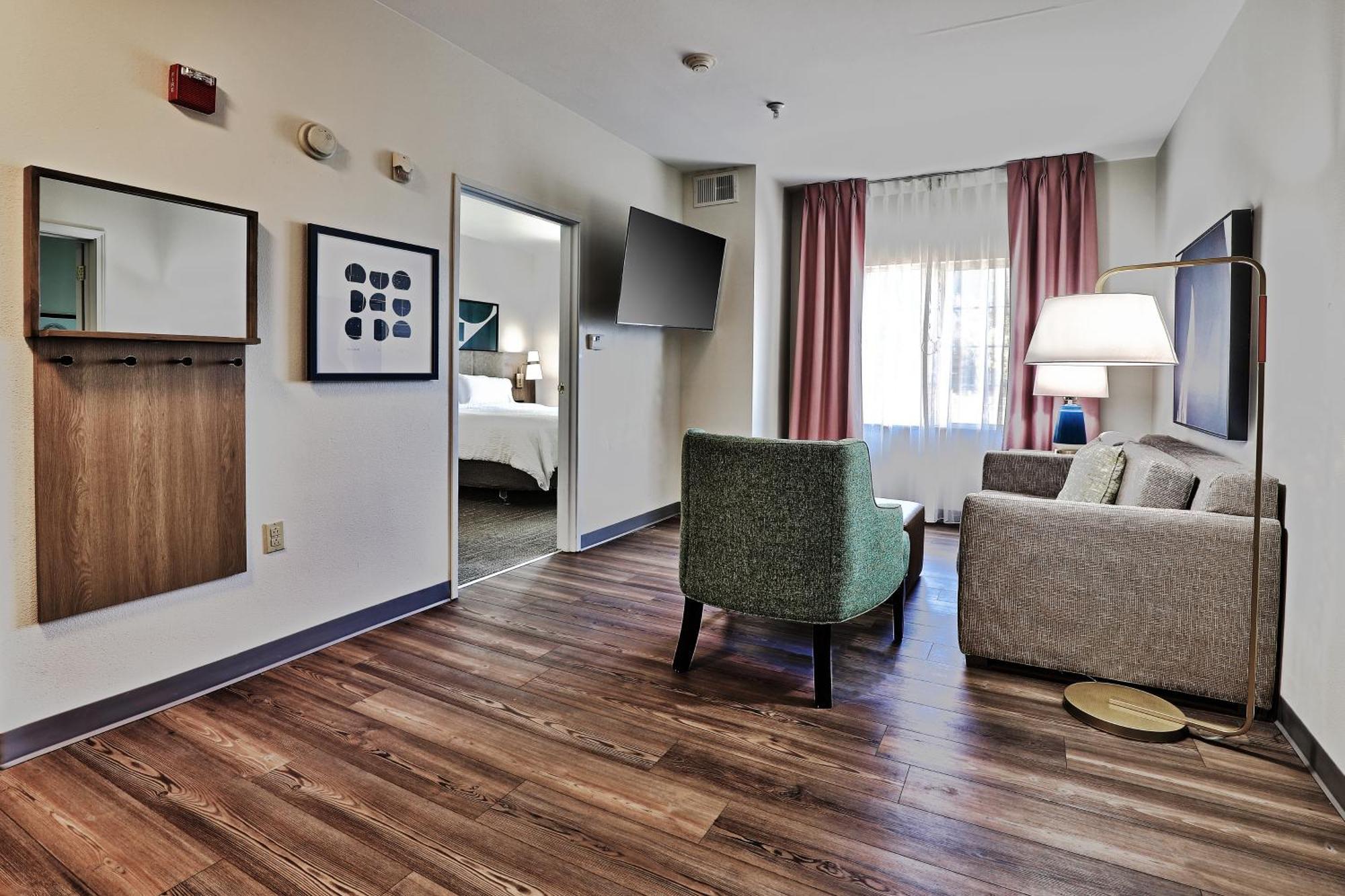 Hotel Staybridge - Airport By Ihg