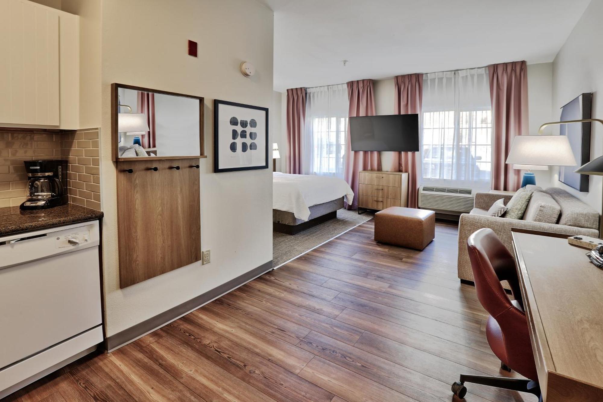 Staybridge - Airport By Ihg 3*