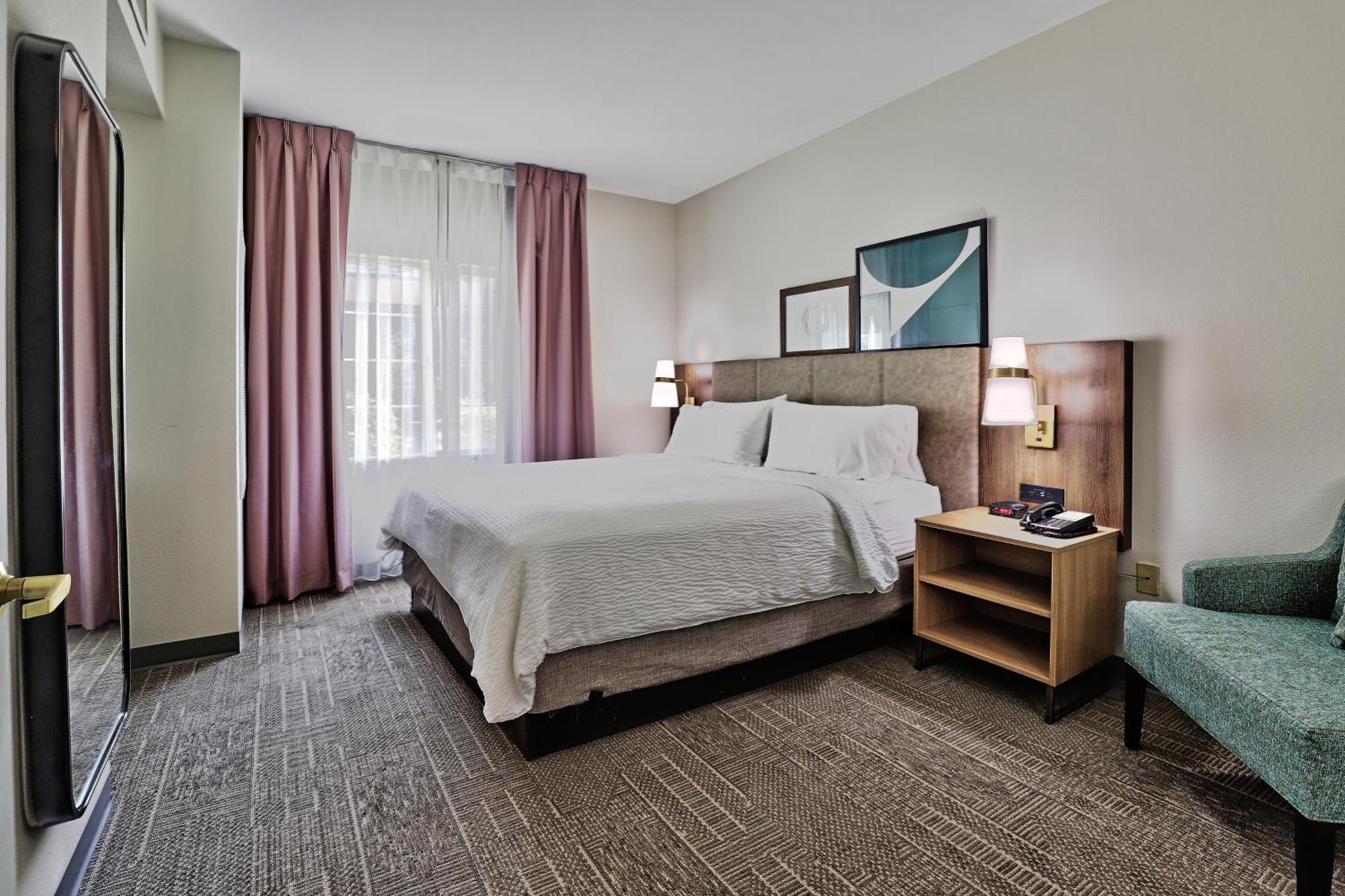 Hotel Staybridge - Airport By Ihg 3*